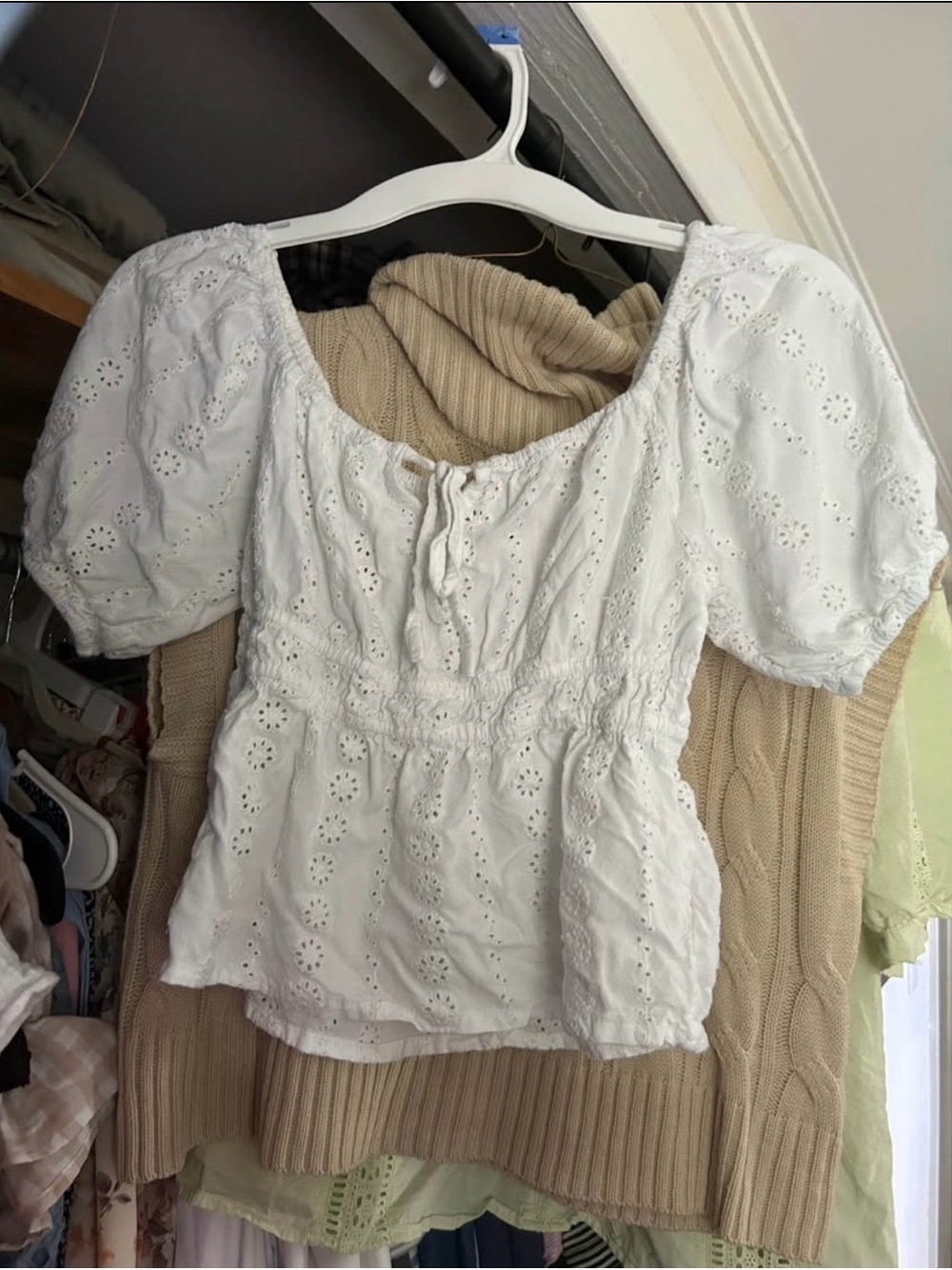 Women's White Eyelet Puff-Sleeve Peasant Blouse